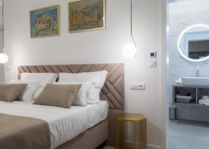 Park Luxury 招待所 4*