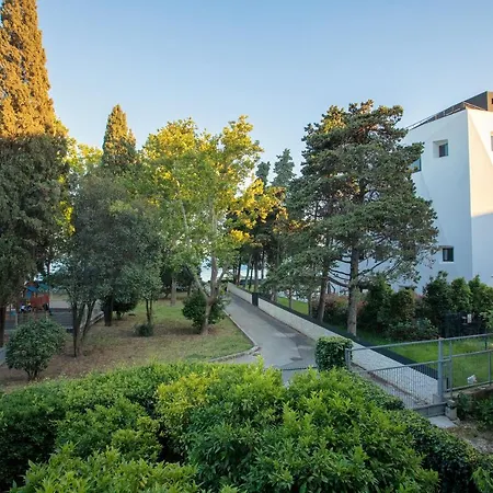 Park Luxury בית הארחה