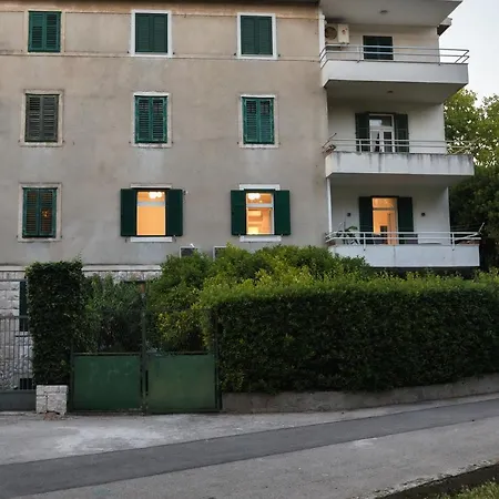 Park Luxury בית הארחה