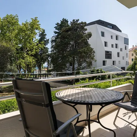 Park Luxury בית הארחה 4*